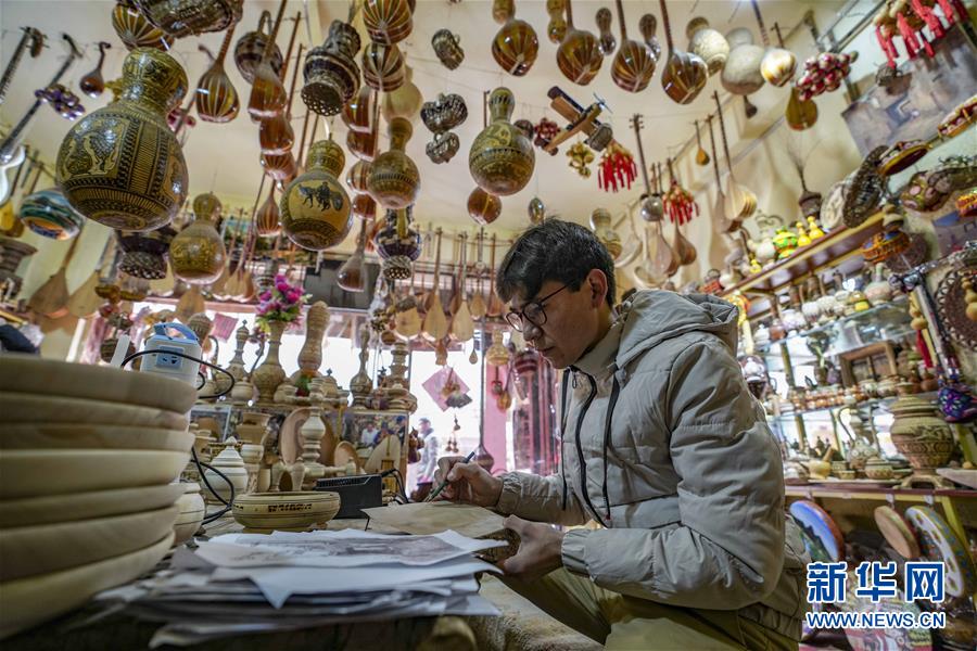 (兩會前夕看落實·圖文互動)(2)牢記囑托增進(jìn)民族團(tuán)結(jié) 凝心聚力建設(shè)美麗新疆——新疆落實習(xí)近平總書記全國兩會重要講話精神紀(jì)實