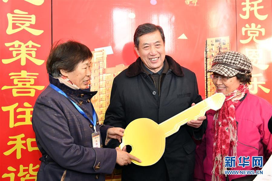 (新華全媒頭條·圖文互動(dòng))(4)承諾有“干貨” 落實(shí)有“硬招”——“全國兩會(huì)部長通道”上承諾踐行情況掃描