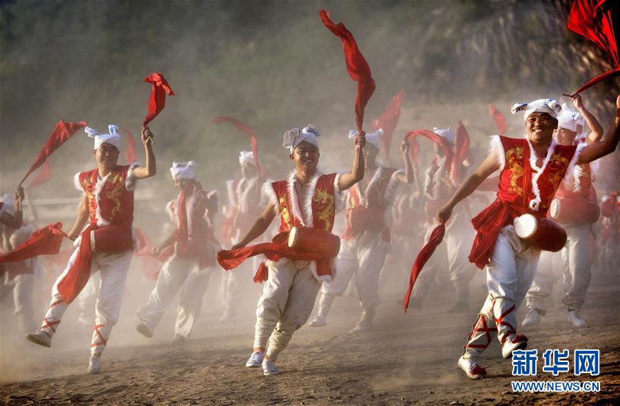 （新華全媒頭條&middot;迎接兩會(huì)特別報(bào)道&middot;圖文互動(dòng)）（7）奮進(jìn)，向著第一個(gè)百年奮斗目標(biāo)&mdash;&mdash;寫(xiě)在2019年全國(guó)兩會(huì)召開(kāi)之際