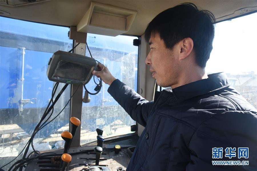 （在習(xí)近平新時代中國特色社會主義思想指引下&mdash;&mdash;新時代新作為新篇章&middot;圖文互動）（1）黑土地上感受&ldquo;中國飯碗&rdquo;新變化