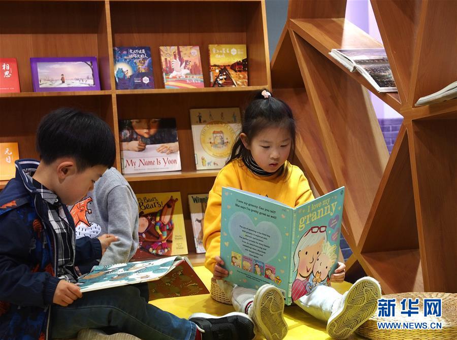 (新華全媒頭條·兩會(huì)精神看落實(shí)·圖文互動(dòng))(2)把握時(shí)代脈搏 聆聽時(shí)代聲音——落實(shí)全國兩會(huì)精神堅(jiān)定文化自信述評(píng)