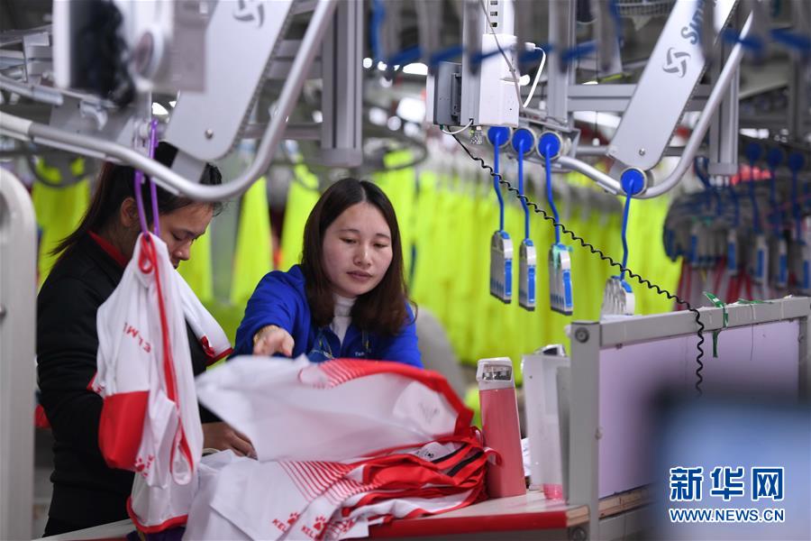 (在習(xí)近平新時代中國特色社會主義思想指引下——新時代新作為新篇章·圖文互動)(6)國際范兒·科技范兒·綠色范兒——傳統(tǒng)制造業(yè)嶄露“新面孔”