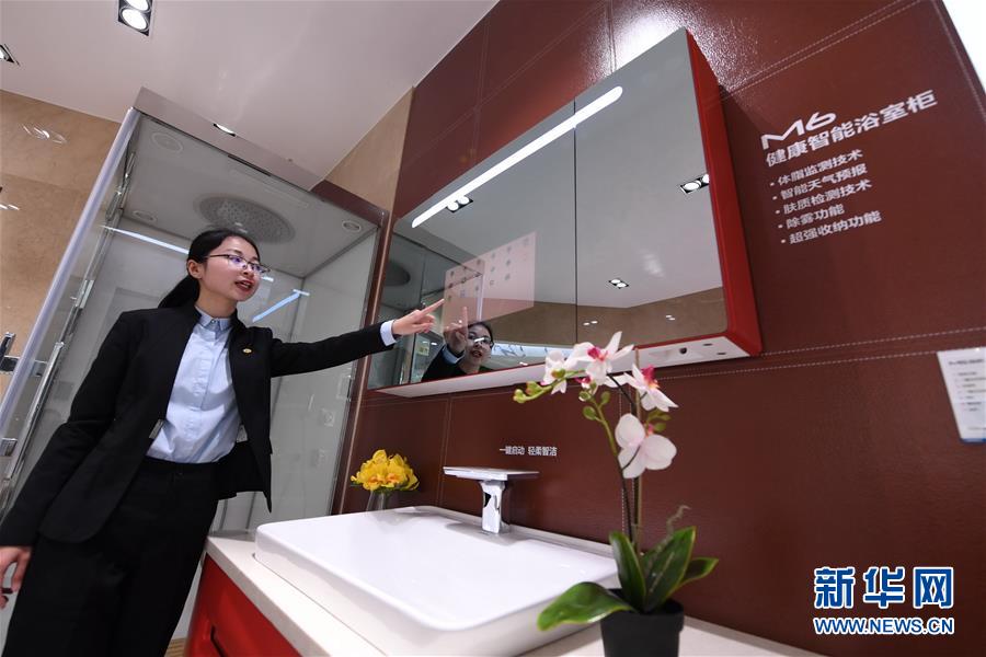 (在習(xí)近平新時代中國特色社會主義思想指引下——新時代新作為新篇章·圖文互動)(3)國際范兒·科技范兒·綠色范兒——傳統(tǒng)制造業(yè)嶄露“新面孔”