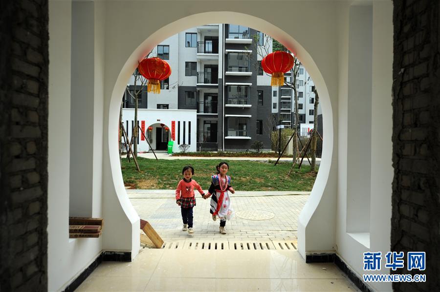 （在習(xí)近平新時(shí)代中國(guó)特色社會(huì)主義思想指引下&mdash;&mdash;新時(shí)代新作為新篇章&middot;圖文互動(dòng)）（1）&ldquo;搬遷到哪里，服務(wù)就延伸到哪里&rdquo;&mdash;&mdash;貴州推進(jìn)易地扶貧搬遷&ldquo;后半篇文章&rdquo; 