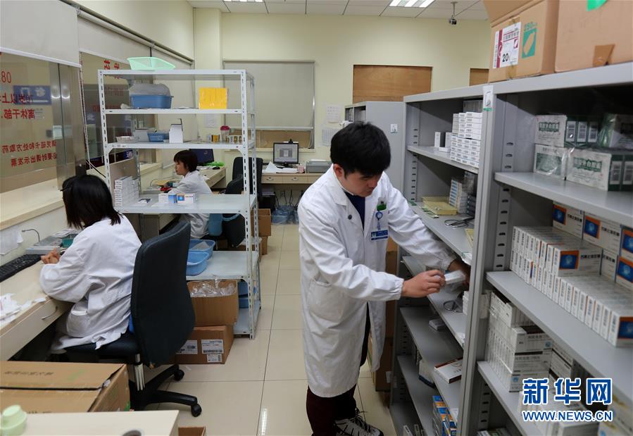 （新華全媒頭條&middot;圖文互動）（1）一粒藥片牽動萬人心，藥品集中采購給你我省了多少？