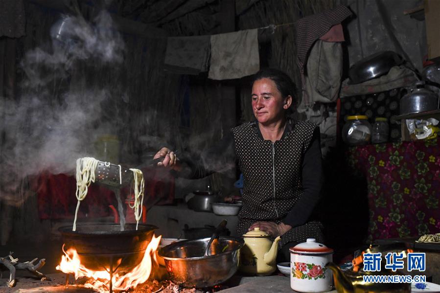 （新華全媒頭條&middot;圖文互動）（5）一步千年，&ldquo;最后的沙漠部落&rdquo;遷入新家園