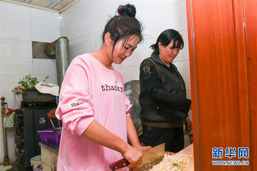 （壯麗70年&middot;奮斗新時代&middot;圖文互動）（2）情同一家，守望相助，共奔小康&mdash;&mdash;內(nèi)蒙古興安盟巴彥敖包嘎查民族團結見聞