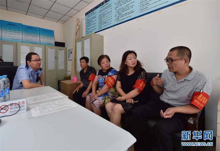 (新華全媒頭條·圖文互動)(3)擔(dān)負(fù)起護航新時代中國特色社會主義的崇高使命——黨的十八大以來公安工作述評