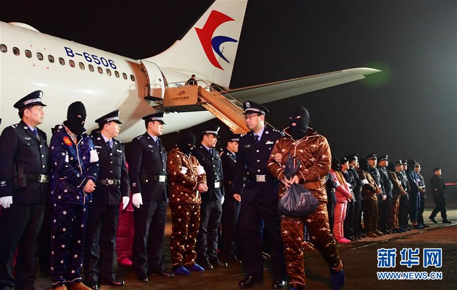 (新華全媒頭條·圖文互動)(6)擔(dān)負(fù)起護航新時代中國特色社會主義的崇高使命——黨的十八大以來公安工作述評