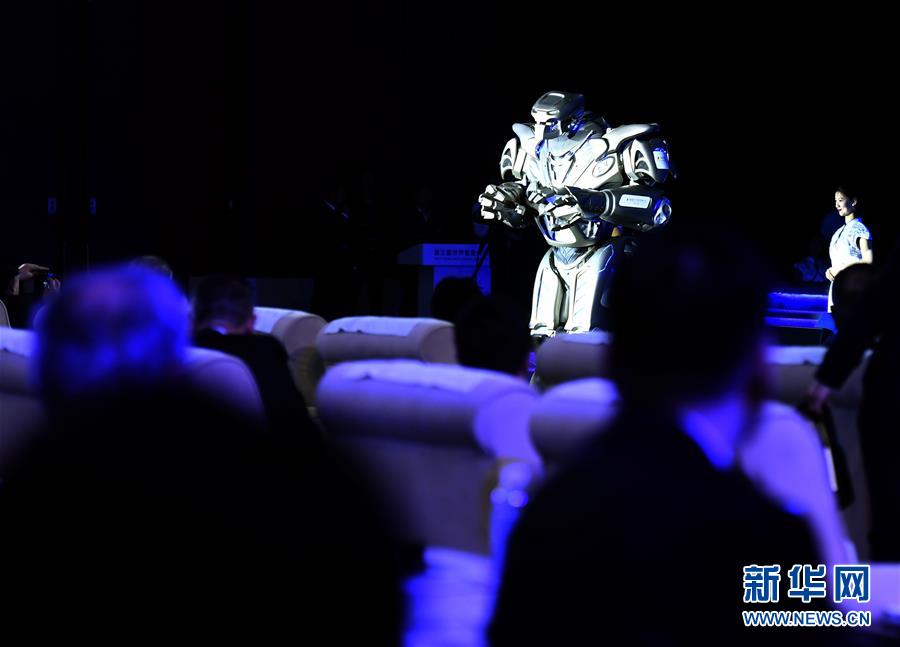 （新華全媒頭條&middot;圖文互動(dòng)）（1）擁抱智能新時(shí)代：世界智能大會(huì)釋放了哪些新信號(hào)？