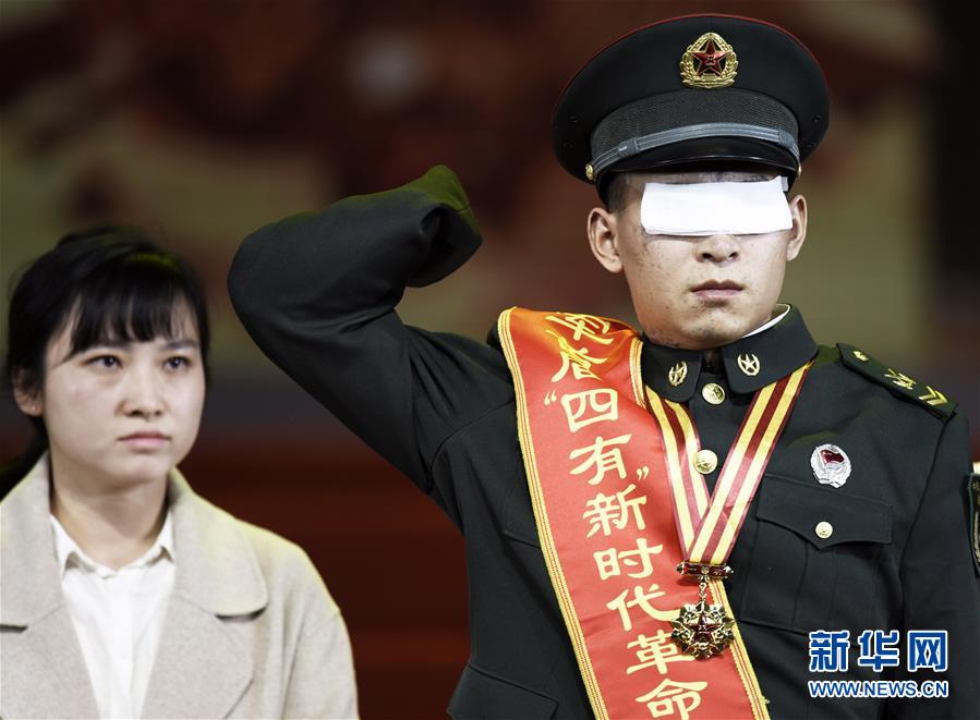 (時(shí)代先鋒·圖文互動(dòng))(3)新時(shí)代最可愛的人——記陸軍某掃雷排爆大隊(duì)英雄戰(zhàn)士杜富國(guó)