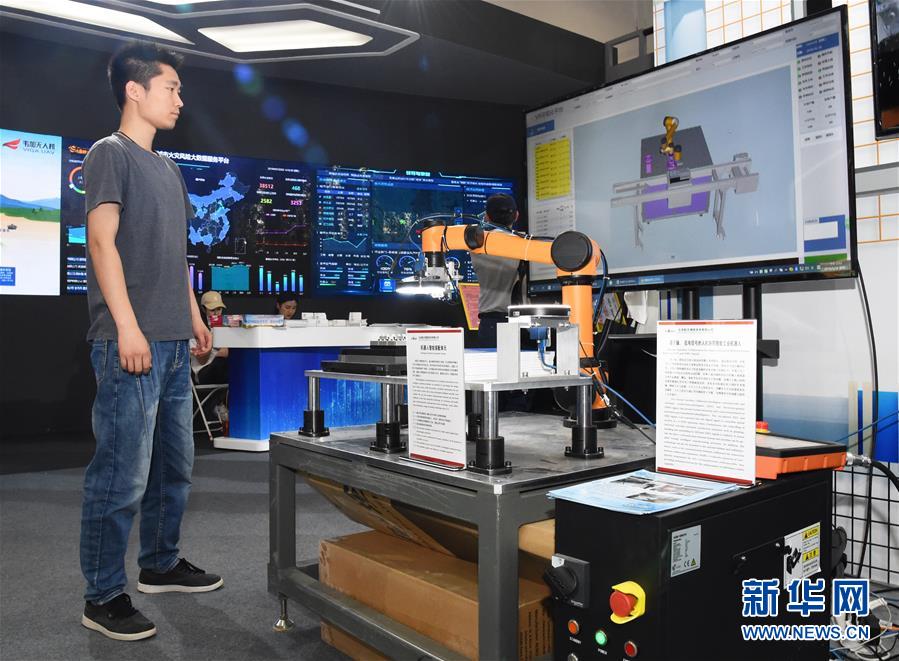 (在習(xí)近平新時(shí)代中國(guó)特色社會(huì)主義思想指引下——新時(shí)代新作為新篇章·圖文互動(dòng))(3)與中國(guó)服務(wù)貿(mào)易共成長(zhǎng)——“多會(huì)合一”京交會(huì)開啟中國(guó)服貿(mào)“新大門”