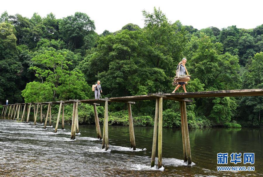 （壯麗70年&middot;奮斗新時(shí)代&mdash;&mdash;記者再走長征路&middot;圖文互動(dòng)）（1）啊，紅軍橋！