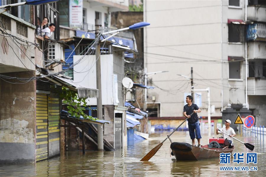 (抗洪搶險(xiǎn)·圖文互動(dòng))(1)洪水來(lái)時(shí),那暖心的民間救援