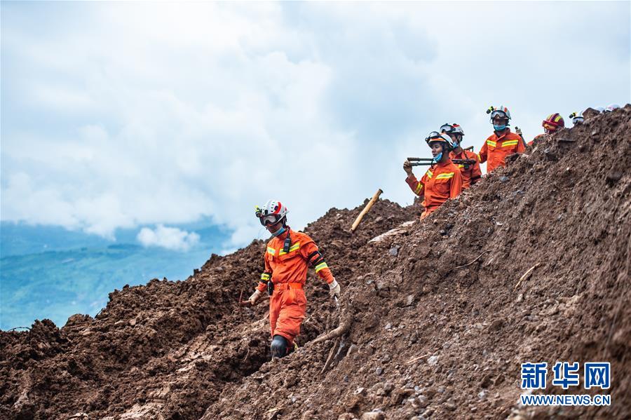 （新華全媒頭條&middot;圖文互動(dòng)）（3）有一絲希望，就盡百倍努力&mdash;&mdash;貴州水城&ldquo;7&middot;23&rdquo;特大山體滑坡72小時(shí)救援紀(jì)實(shí)