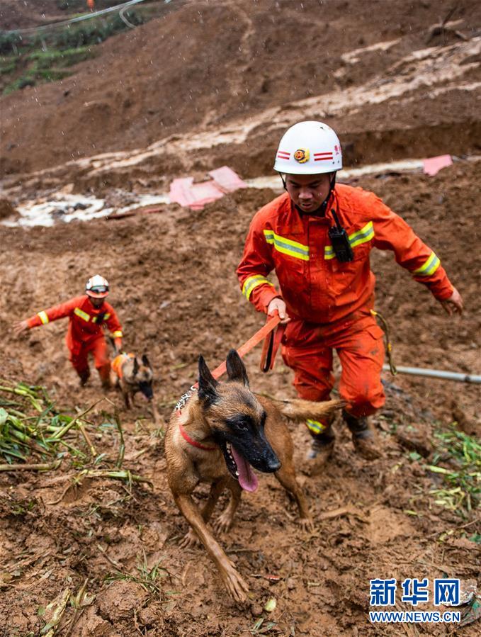 （新華全媒頭條&middot;圖文互動(dòng)）（4）有一絲希望，就盡百倍努力&mdash;&mdash;貴州水城&ldquo;7&middot;23&rdquo;特大山體滑坡72小時(shí)救援紀(jì)實(shí)