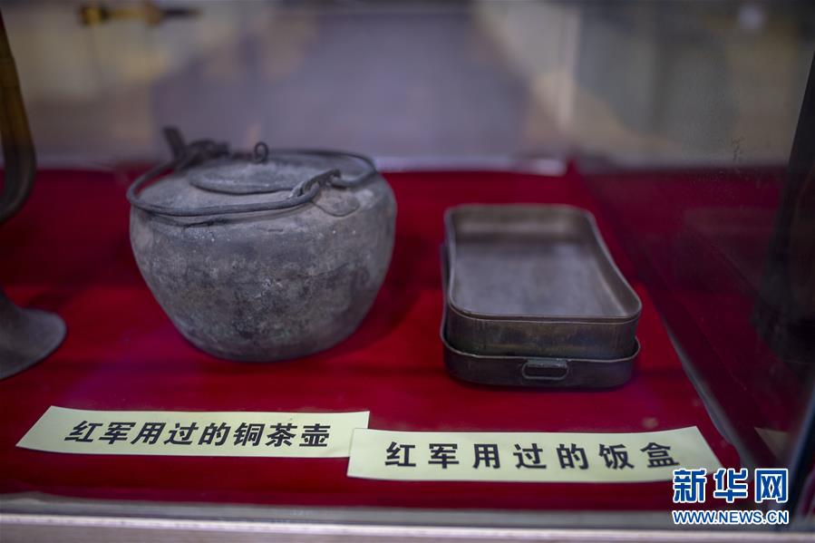 (壯麗70年·奮斗新時(shí)代——記者再走長征路·圖文互動)(2)赤子心紅色情——潘庭宏的紅色收藏之路