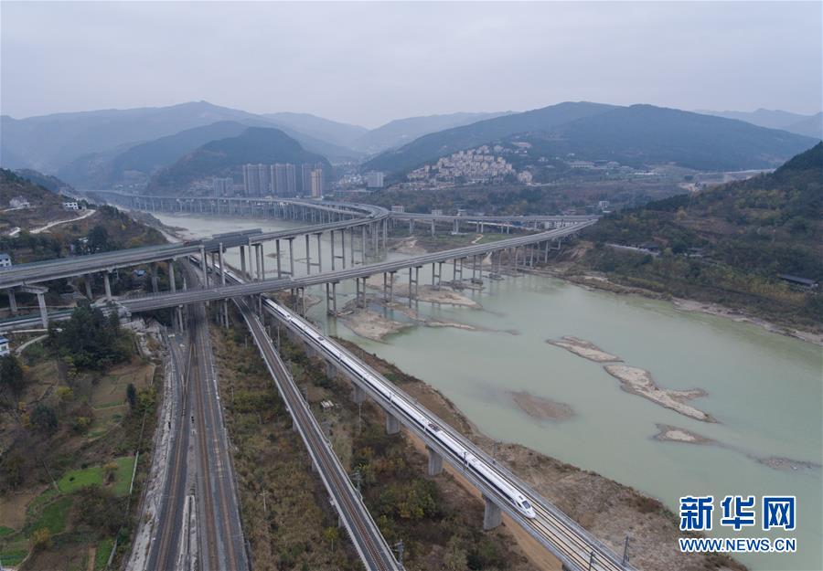 （壯麗70年&middot;奮斗新時(shí)代&mdash;&mdash;共和國發(fā)展成就巡禮&middot;圖文互動(dòng)）（8）治蜀往事激越 興川今朝豪邁&mdash;&mdash;新中國成立70年四川發(fā)展巡禮