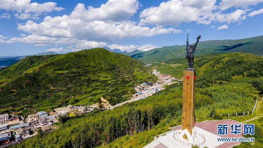 (壯麗70年·奮斗新時(shí)代——記者再走長(zhǎng)征路·圖文互動(dòng))(3)記者手記:紀(jì)念碑下的隨想