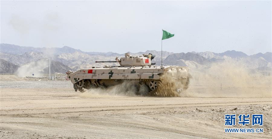 (圖文互動(dòng))(2)“國(guó)際軍事比賽-2019”:中國(guó)參賽隊(duì)刷新“蘇沃洛夫突擊”步戰(zhàn)車(chē)組單車(chē)賽紀(jì)錄