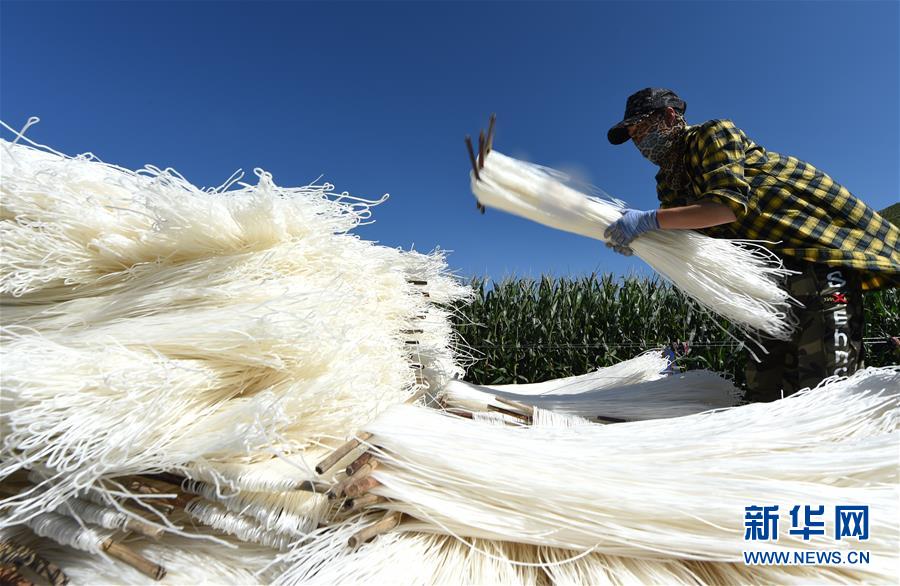 （壯麗70年&middot;奮斗新時代&mdash;&mdash;記者再走長征路&middot;圖文互動）（1）一根粉條里的初心