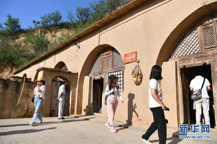 （新華全媒頭條&middot;壯麗70年&middot;奮斗新時(shí)代&mdash;&mdash;記者再走長(zhǎng)征路&middot;圖文互動(dòng)）（9）紅星，從這里照耀中國(guó)&mdash;&mdash;陜北見(jiàn)證中國(guó)革命的歷史轉(zhuǎn)折