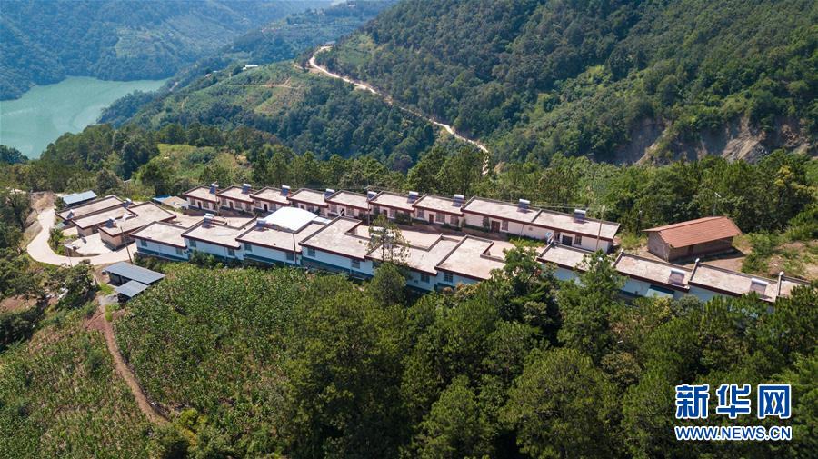 （在習近平新時代中國特色社會主義思想指引下&mdash;&mdash;新時代新作為新篇章&middot;總書記關(guān)心的百姓身邊事&middot;圖文互動）（1）&ldquo;四好農(nóng)村路&rdquo;：通向幸福，通向遠方