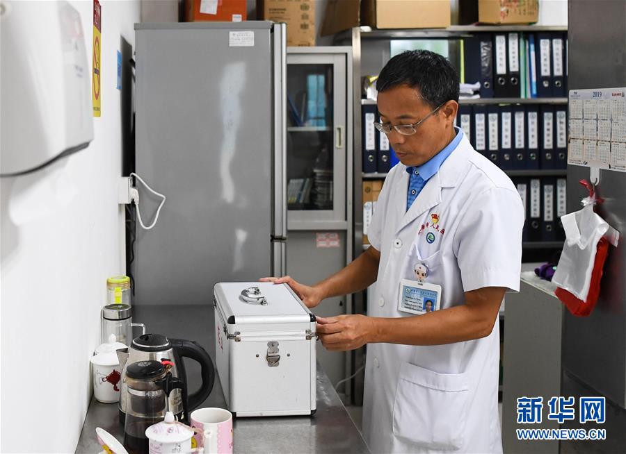 (新華全媒頭條·圖文互動)(1)伶仃洋邊“守門”人——記堅守海島32年的黨員醫(yī)生王桂湘