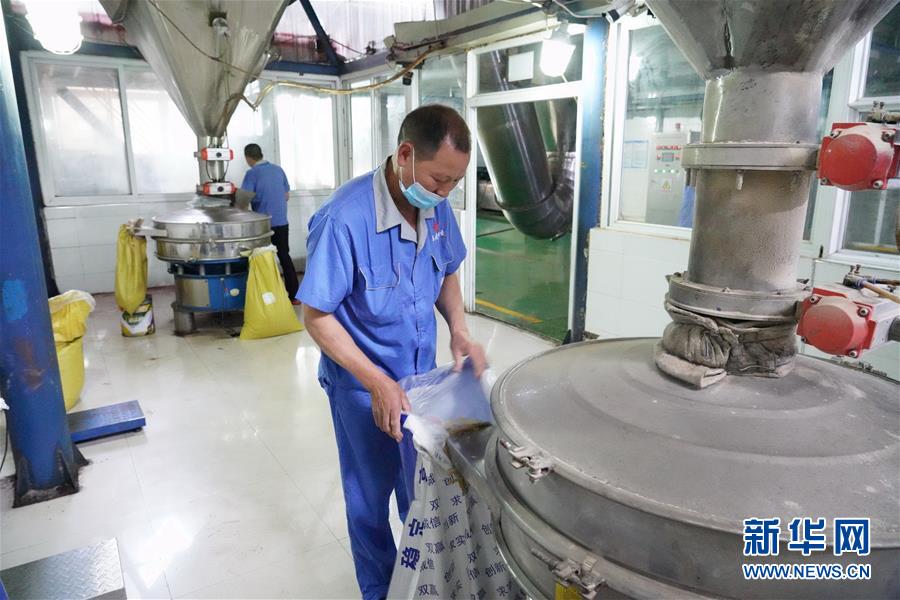 （在習(xí)近平新時(shí)代中國(guó)特色社會(huì)主義思想指引下&mdash;&mdash;新時(shí)代新作為新篇章&middot;總書記關(guān)心的百姓身邊事&middot;圖文互動(dòng)）（2）大污染變身&ldquo;大寶藏&rdquo;：治理畜禽糞污，他們這樣干！