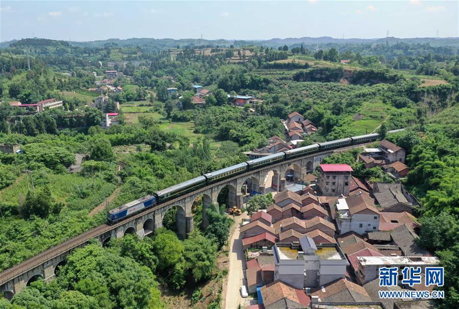 （壯麗70年&middot;奮斗新時代&mdash;&mdash;共和國發(fā)展成就巡禮）（3）人暢其行、貨暢其流&mdash;&mdash;共和國交通運輸業(yè)發(fā)展成就巡禮