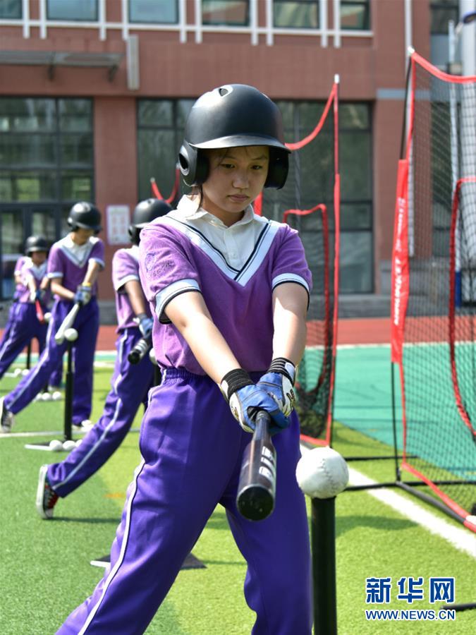 （體育&middot;圖文互動）（3）（在習(xí)近平新時代中國特色社會主義思想指引下&mdash;&mdash;新時代新作為新篇章&middot;總書記關(guān)心的百姓身邊事）奔跑吧，少年！&mdash;&mdash;體育讓孩子們插上強壯的翅膀（配本社同題文字稿）