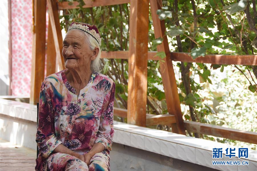 （新華全媒頭條&middot;圖文互動(dòng)）（1）同心筑夢映天山&mdash;&mdash;新疆70年改革發(fā)展穩(wěn)定述評(píng)