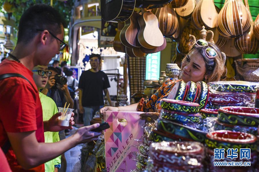 （新華全媒頭條&middot;圖文互動(dòng)）（4）同心筑夢映天山&mdash;&mdash;新疆70年改革發(fā)展穩(wěn)定述評(píng)