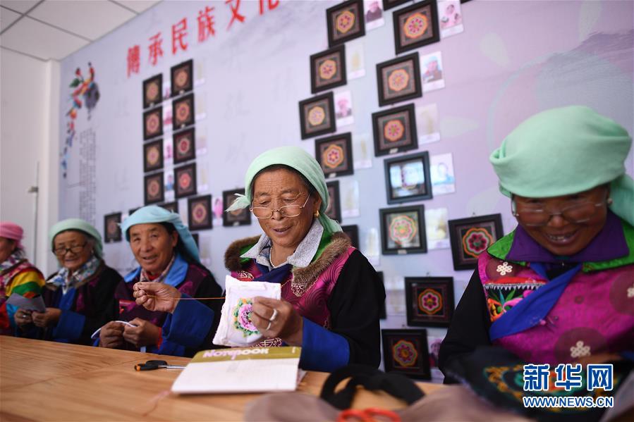 （集中連片特困地區(qū)貧困村調(diào)研行&middot;圖文互動）（3）搬下山天地寬　真脫貧笑開顏&mdash;&mdash;青?；ブ磷遄灾慰h班彥村脫貧調(diào)查 