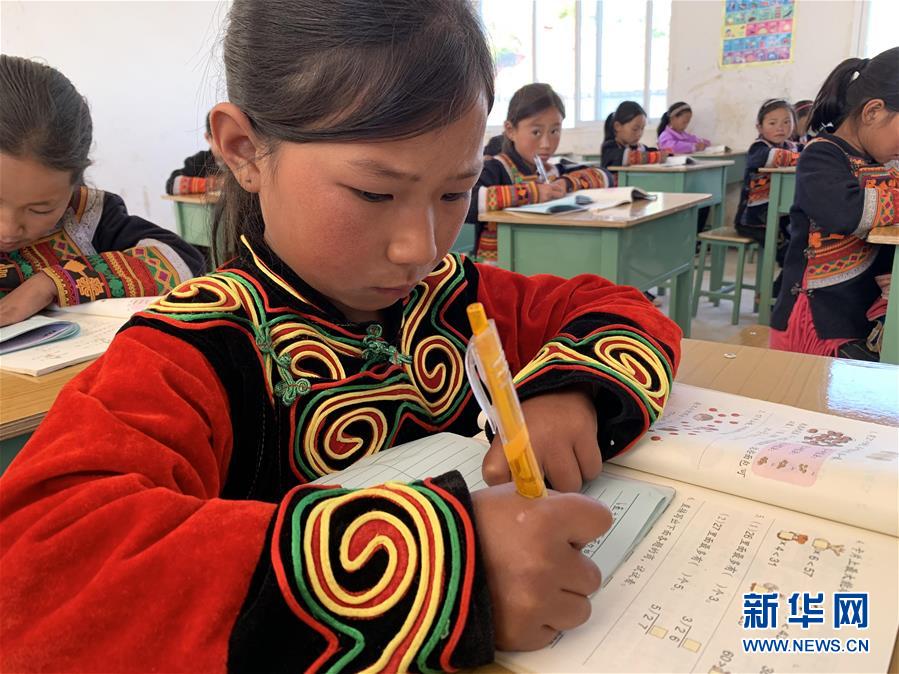 （新華全媒頭條&middot;圖文互動）（3）讓各民族手足相親守望相助&mdash;&mdash;以習(xí)近平同志為核心的黨中央關(guān)心少數(shù)民族和民族工作紀(jì)實(shí)