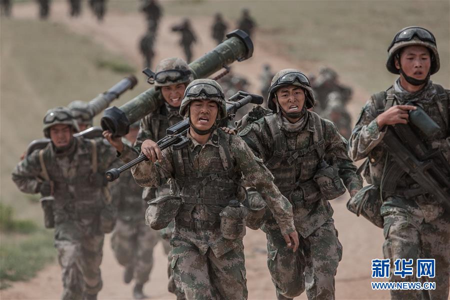 （新華全媒頭條&middot;圖文互動(dòng)）（13）沿著中國(guó)特色強(qiáng)軍之路闊步前進(jìn)&mdash;&mdash;黨中央、中央軍委領(lǐng)導(dǎo)推進(jìn)國(guó)防和軍隊(duì)建設(shè)70年紀(jì)實(shí)