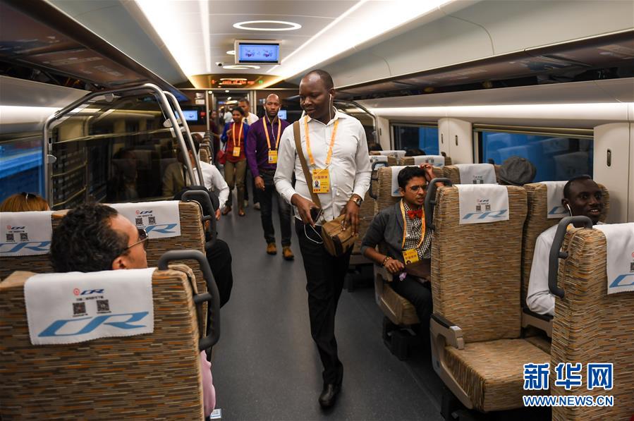 (經(jīng)濟(jì))(9)中外媒體參觀北京大興國際機(jī)場