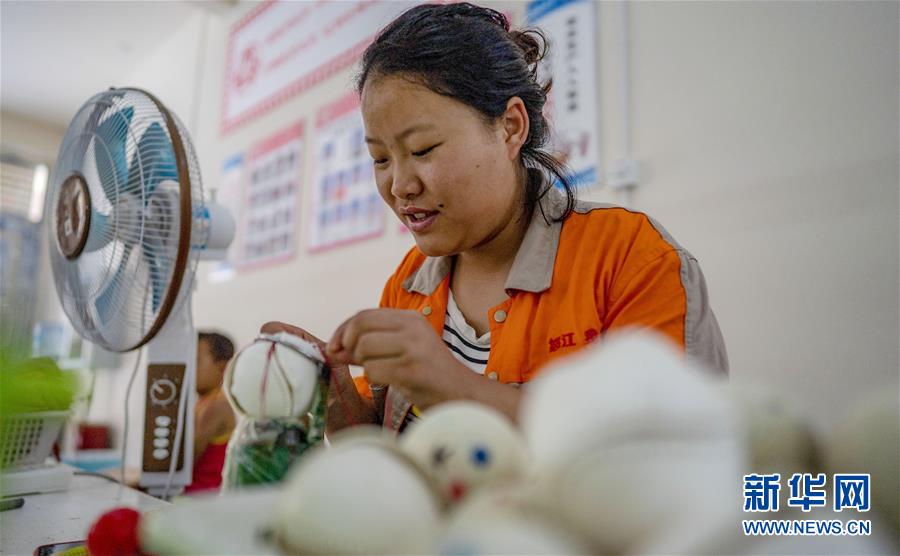 （新華全媒頭條&middot;決戰(zhàn)決勝脫貧攻堅&middot;圖文互動）（8）為了人與自然和諧共生&mdash;&mdash;云南&ldquo;三江并流&rdquo;地區(qū)決戰(zhàn)精準脫貧的&ldquo;生態(tài)畫卷&rdquo;