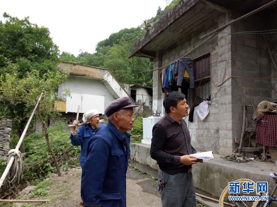 (新華全媒頭條·圖文互動)(6)永不歸來的“戰(zhàn)士”——追記倒在脫貧攻堅一線的貴州沿河縣駐村第一書記文偉紅