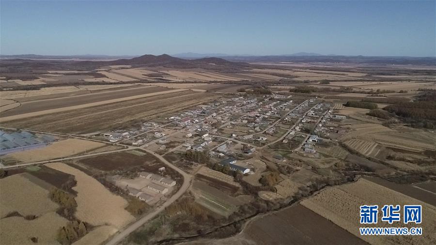 (在習(xí)近平新時代中國特色社會主義思想指引下——新時代新作為新篇章·總書記關(guān)心的百姓身邊事·圖文互動)(1)一個貧困山村的振興新動能——小故事里的大情懷之五