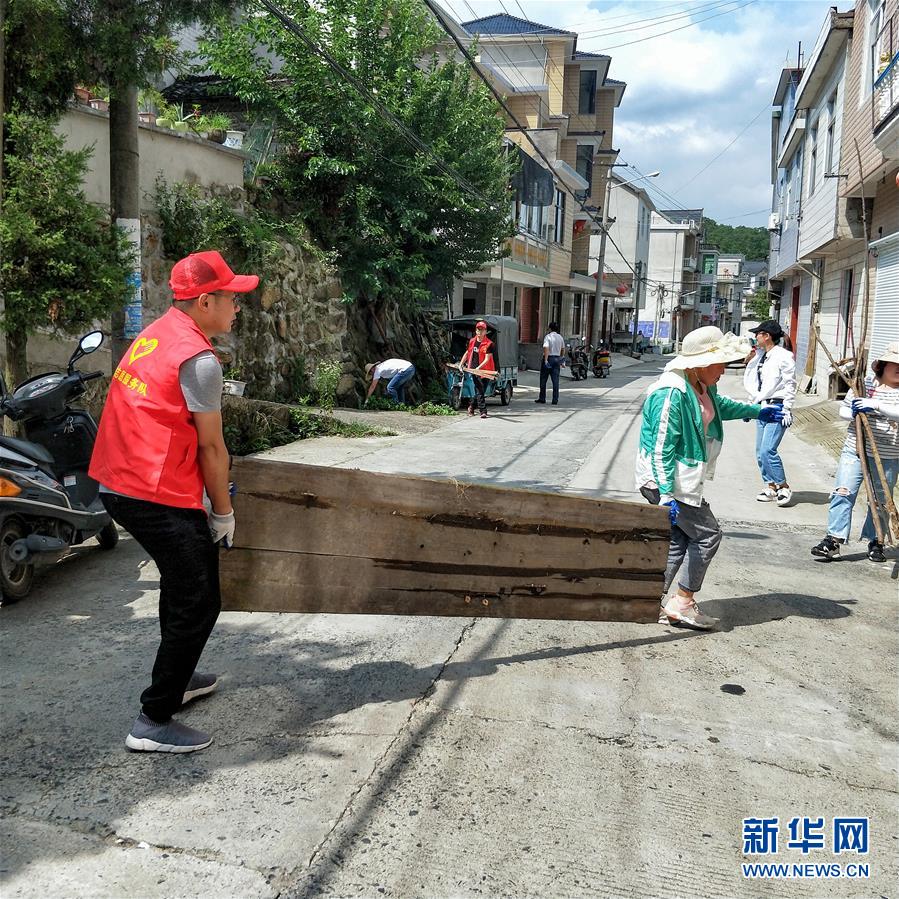 (新華全媒頭條·時代先鋒·圖文互動)(4)換得秋實一夏花——追記基層青年紀檢監(jiān)察干部李夏