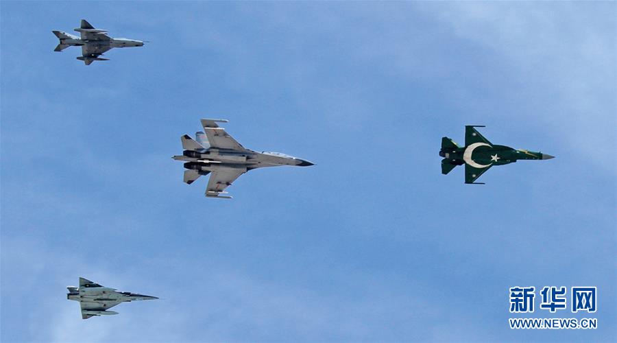 （新華全媒頭條&middot;人民空軍70年&middot;圖文互動）（8）陽光照耀奮飛的航程&mdash;&mdash;黨中央、中央軍委和習(xí)主席關(guān)心人民空軍建設(shè)發(fā)展紀(jì)實