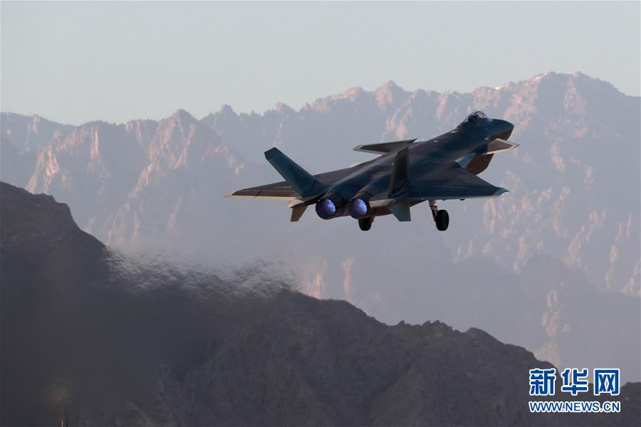 （新華全媒頭條&middot;人民空軍70年&middot;圖文互動）（14）陽光照耀奮飛的航程&mdash;&mdash;黨中央、中央軍委和習(xí)主席關(guān)心人民空軍建設(shè)發(fā)展紀(jì)實