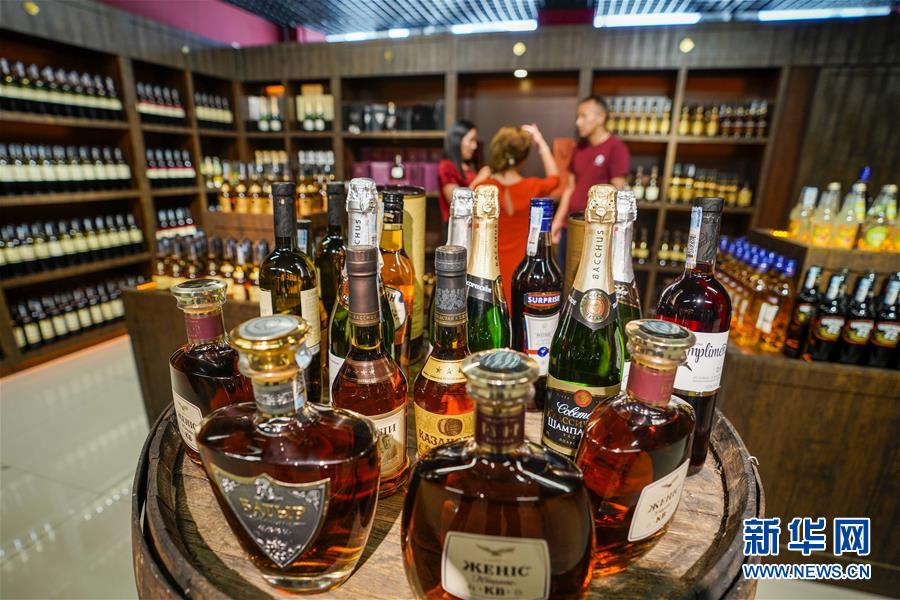 （在習(xí)近平新時(shí)代中國(guó)特色社會(huì)主義思想指引下&mdash;&mdash;新時(shí)代新作為新篇章&middot;總書記關(guān)切開放事&middot;圖文互動(dòng)）（4）開放，讓迢迢邊關(guān)擁有穩(wěn)穩(wěn)幸福&mdash;&mdash;來自內(nèi)陸沿邊開放小城的故事