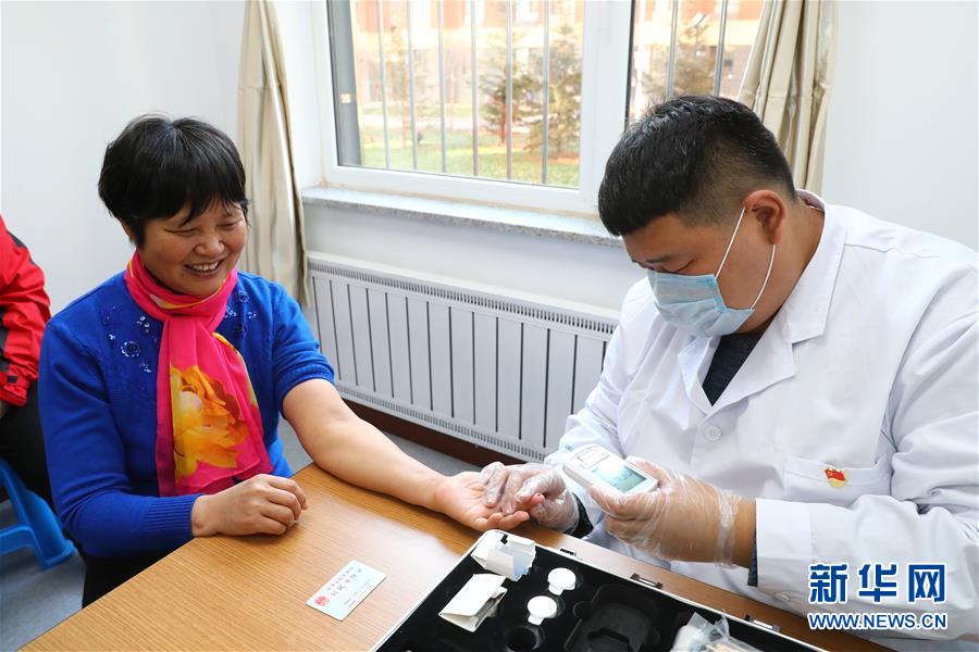 （四中全會(huì)精神在基層&middot;圖文互動(dòng)）（5）棚改區(qū)的民生新事：給回遷居民補(bǔ)上康養(yǎng)服務(wù)短板