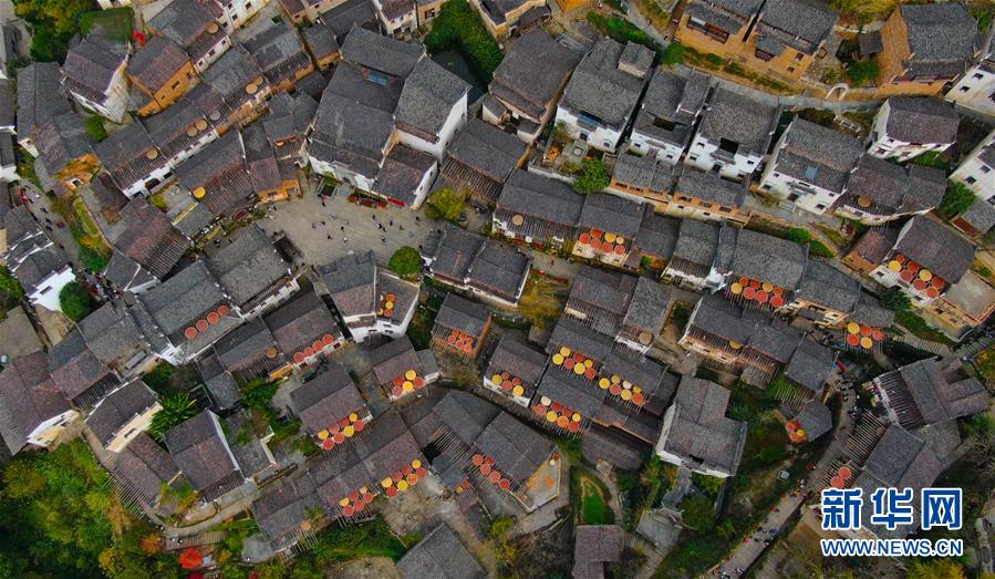 （圖文互動(dòng)）（1）鄉(xiāng)村攝影師、鄉(xiāng)村&ldquo;模特&rdquo;、民宿店主&mdash;&mdash;鄉(xiāng)村旅游推動(dòng)婺源農(nóng)民生活方式發(fā)生新變化