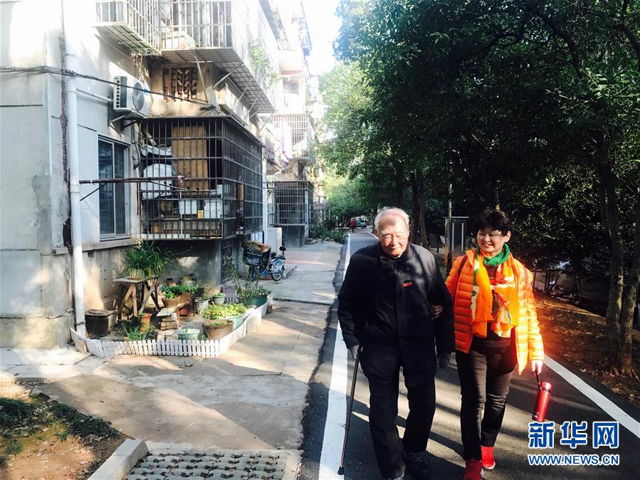 （新華全媒頭條&middot;圖文互動）（8）滄海橫流 信仰彌堅(jiān)&mdash;&mdash;記共產(chǎn)黨員、湘潭大學(xué)九旬教授滄南