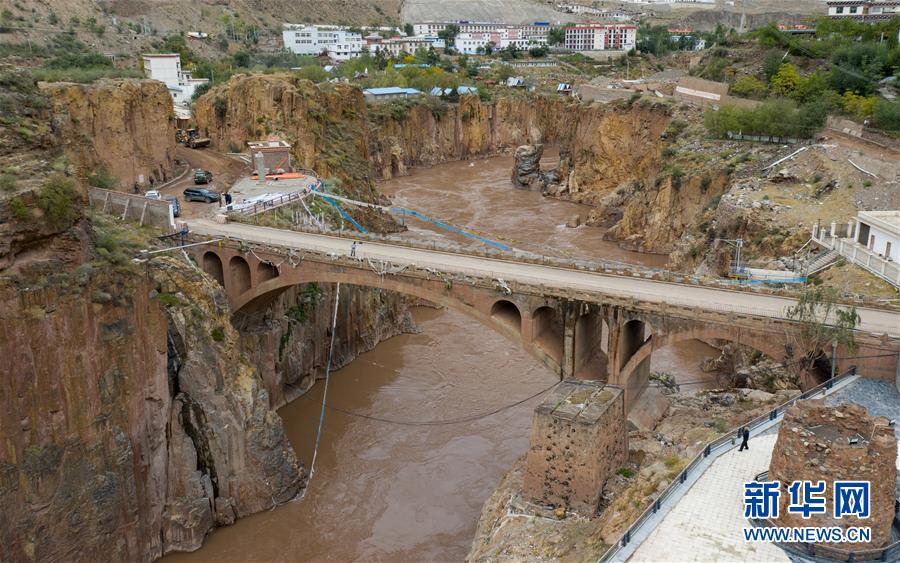 （新華全媒頭條&middot;圖文互動(dòng)）（6）格?；ㄩ_滿天路&mdash;&mdash;寫在川藏公路通車65周年之際