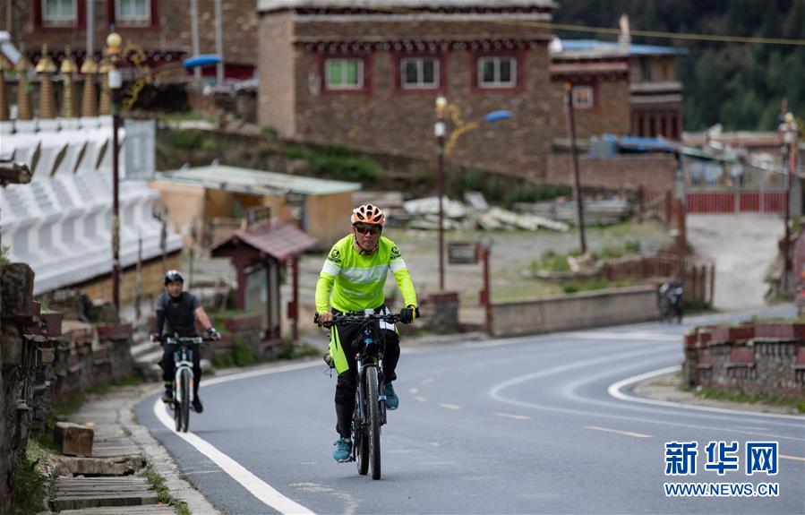 （新華全媒頭條&middot;圖文互動(dòng)）（11）格?；ㄩ_滿天路&mdash;&mdash;寫在川藏公路通車65周年之際