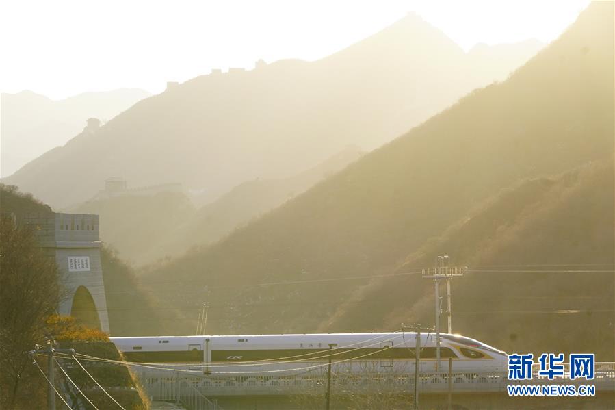 （新華全媒頭條&middot;圖文互動(dòng)）（11）百年跨越，逐夢(mèng)京張&mdash;&mdash;寫(xiě)在京張高鐵開(kāi)通暨中國(guó)高鐵突破3.5萬(wàn)公里之際